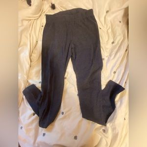Dark blue leggings,